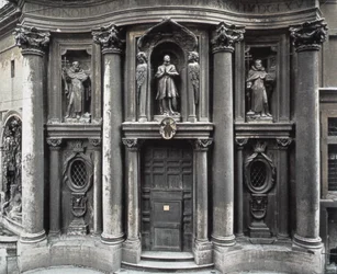 Moitié inférieure de la façade, 1637-41